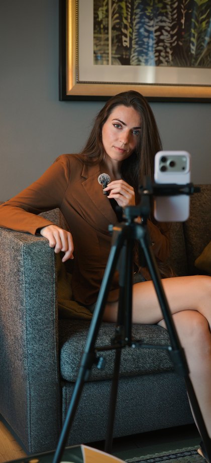 A creator recording with Mini Mic Pro